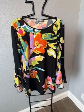 Sam and Jess Black Floral Scoop Neck Women's Top